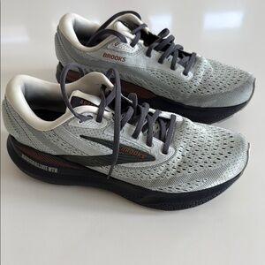 Brooks Adrenaline GTS Women’s Running Shoes Size 10